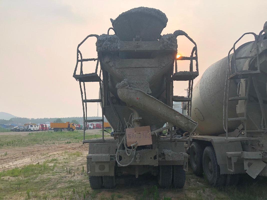 徐工祺龙 336马力 6X4搅拌车(NXG5250GJBK4B)一辆转让公告