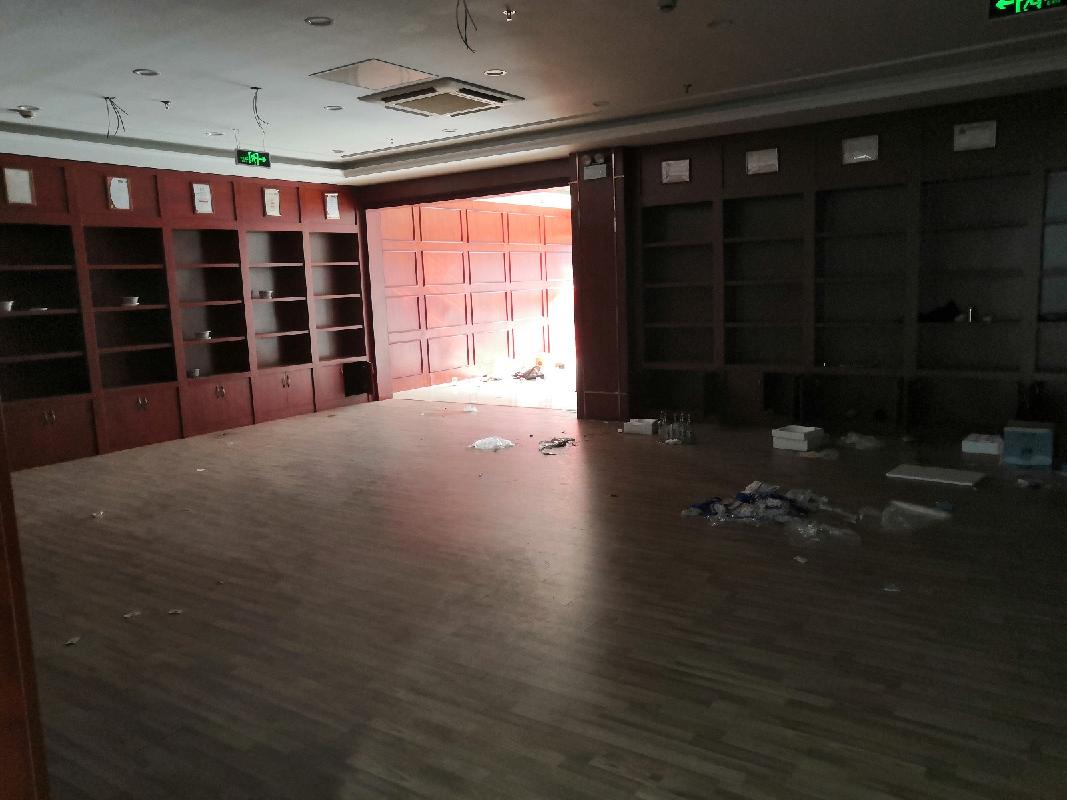 武进区湖塘镇广电路北花园街西（原消防地块）下沉商业广场商铺 转让公告
