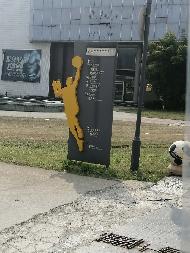 金属围网、灯杆、不锈钢栏杆、路灯、场地标志牌等一批废旧物资转让公告