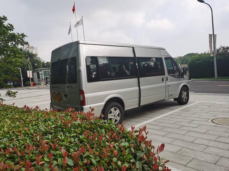 (苏DEP396）2.4L江铃全顺牌中型普通客车转让公告