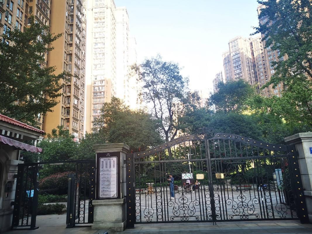 长沙市雨花区陆都小区9栋201房产
