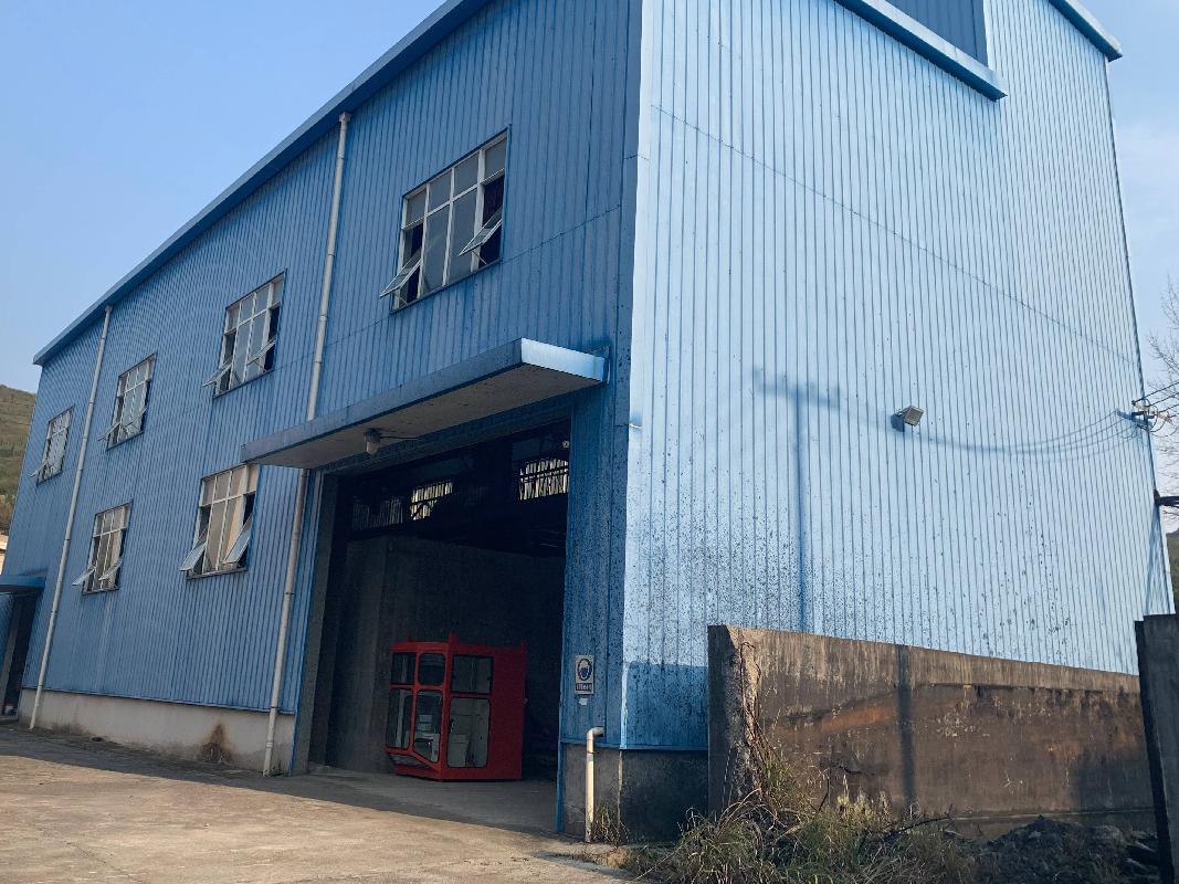 湖南有色金沙萤石有限公司位于桂阳县黄沙坪街道工人1村的房屋建（构）筑物及其他辅助设施、设备等资产整体转让