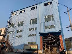 湖南有色金沙萤石有限公司位于桂阳县黄沙坪街道工人1村的房屋建筑物、构筑物及其他辅助设施、设备等资产整体转让