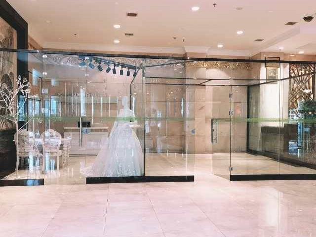 长沙市开福区芙蓉中路一段2号湖南华悦大酒店一楼大堂靠西侧的一间玻璃房招租