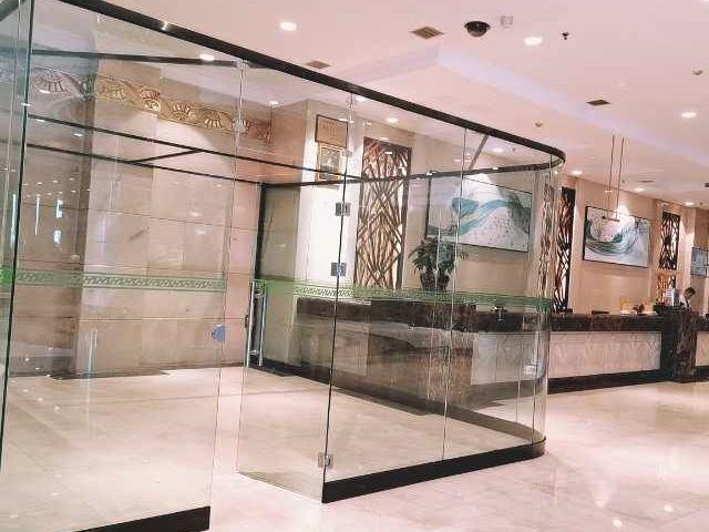 长沙市开福区芙蓉中路一段2号湖南华悦大酒店一楼大堂靠西侧的一间玻璃房招租