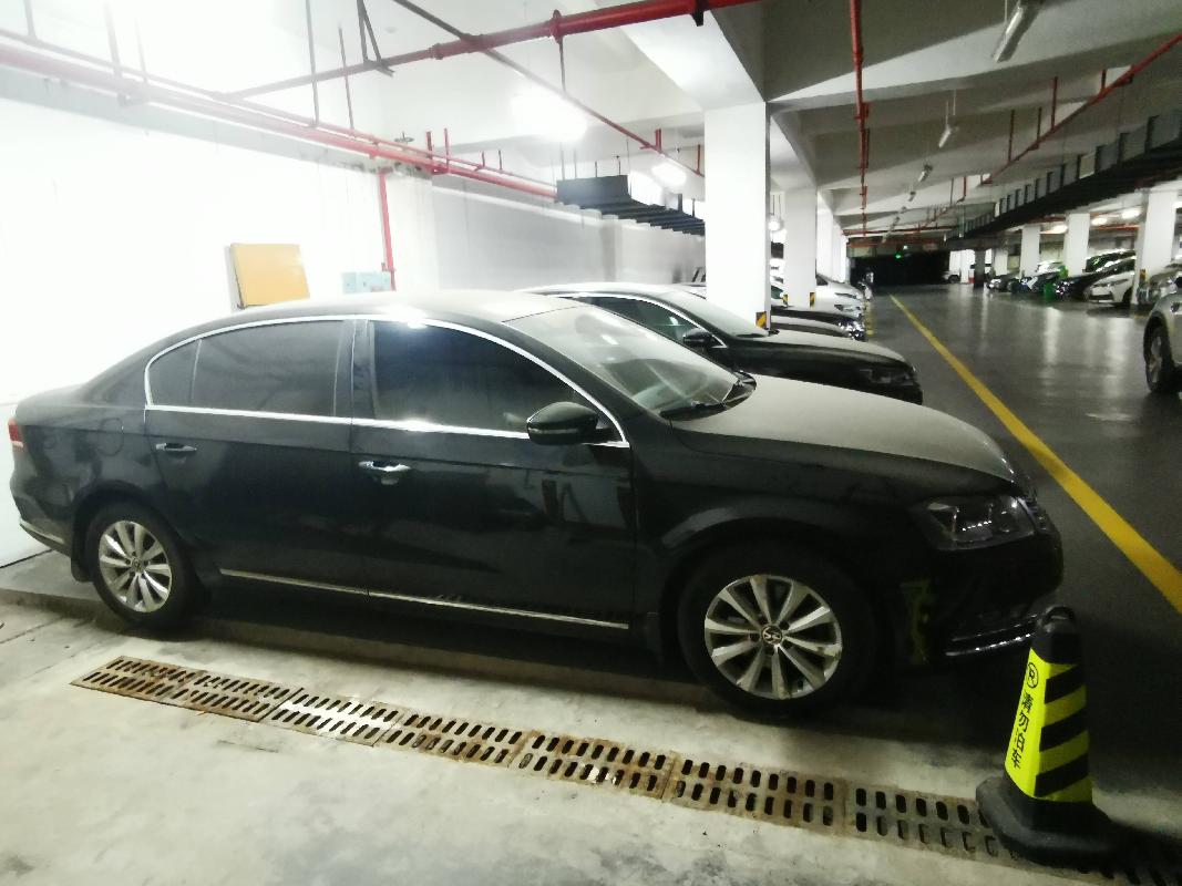 （湘ADZ678）大众牌FV7187FBDBG小型轿车
