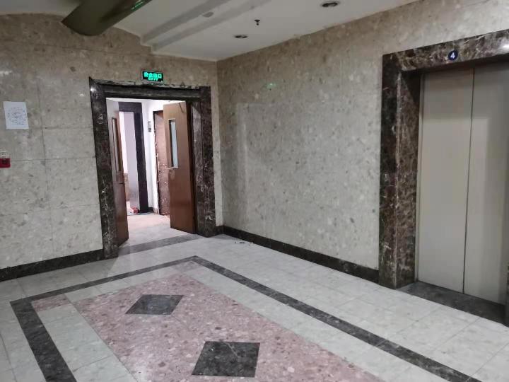 投资广场主楼21楼2105-2109招租公告