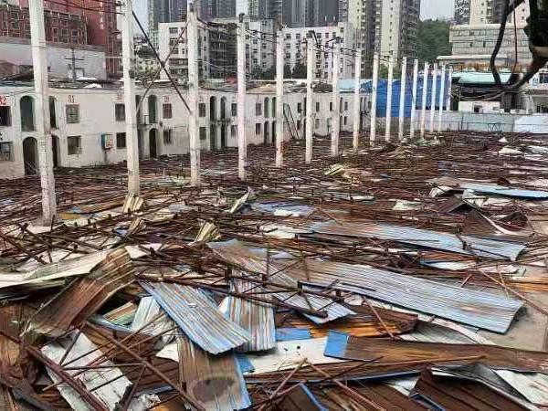 郴州市原七星大市场拆除的彩钢棚等废旧物资