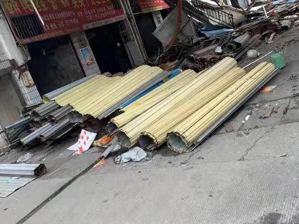 郴州市原七星大市场拆除的彩钢棚等废旧物资