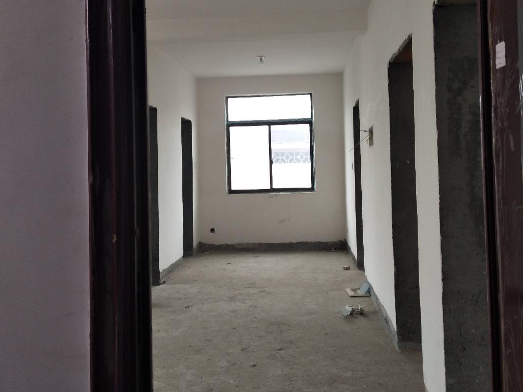 郴州市下湄桥通用巷2号芳园小区11套住房所有权及配套杂房使用权转让
