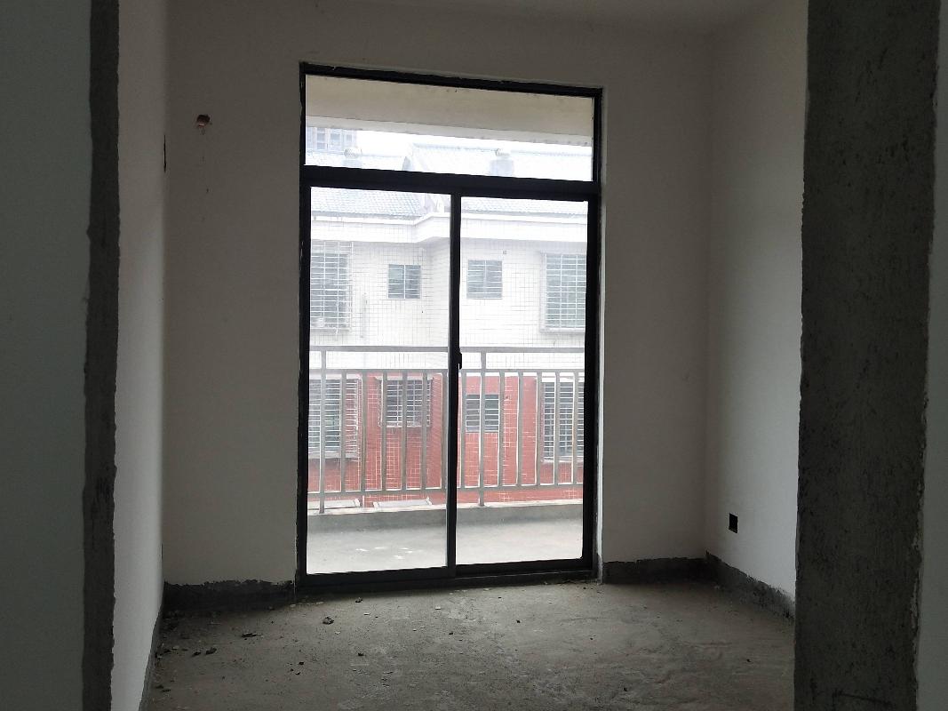郴州市下湄桥通用巷2号芳园小区11套住房所有权及配套杂房使用权转让