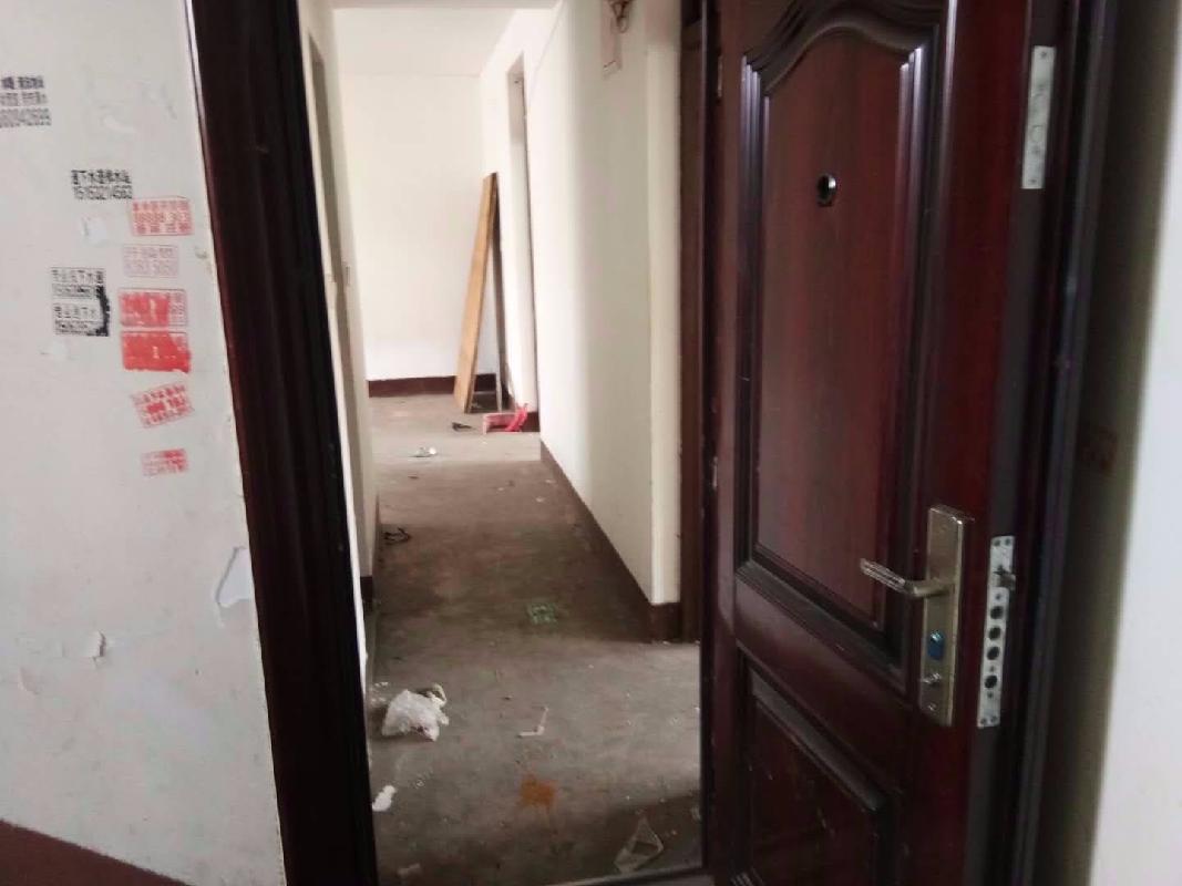 中国石油天然气股份有限公司新疆油田分公司转让位于青岛市开发区天目山路373号楼2单元1-6层11套房产及其配套的11间储藏室
