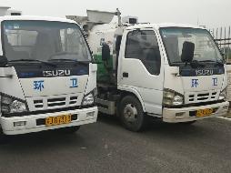 2台餐厨垃圾车（苏JV3233和苏JD7313）
