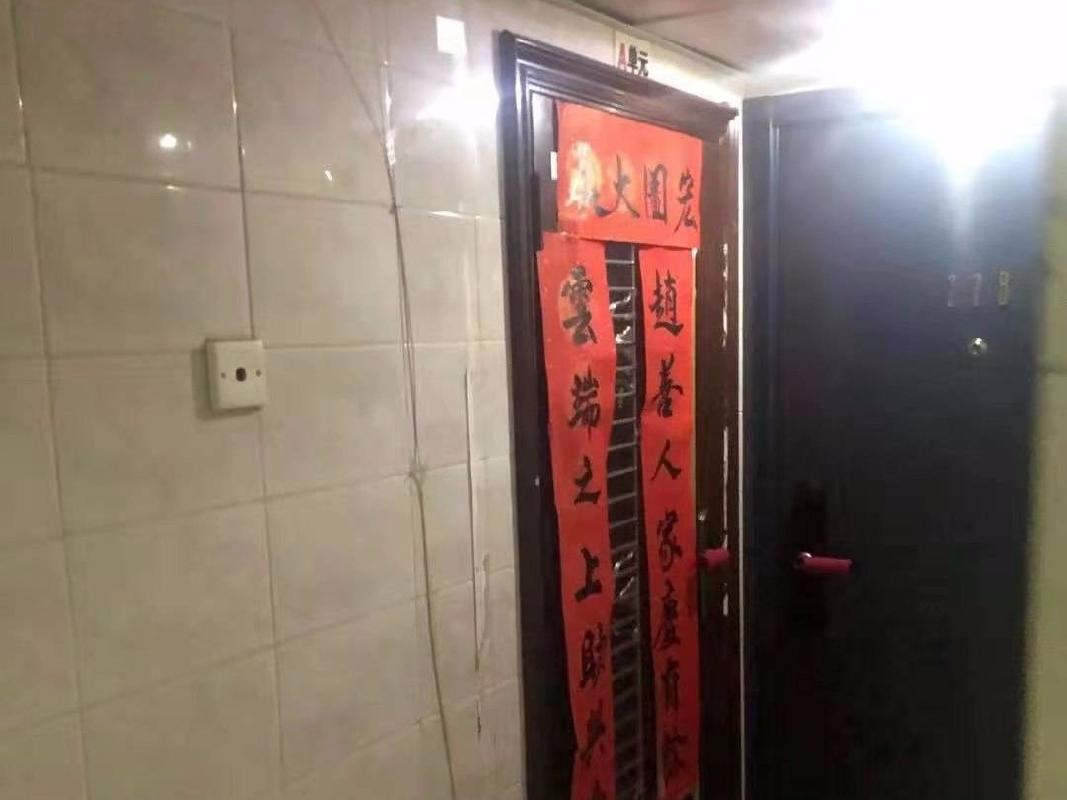 罗小卉转让位于深圳市彩田路红荔路交汇处中银花园南商阁22A房产