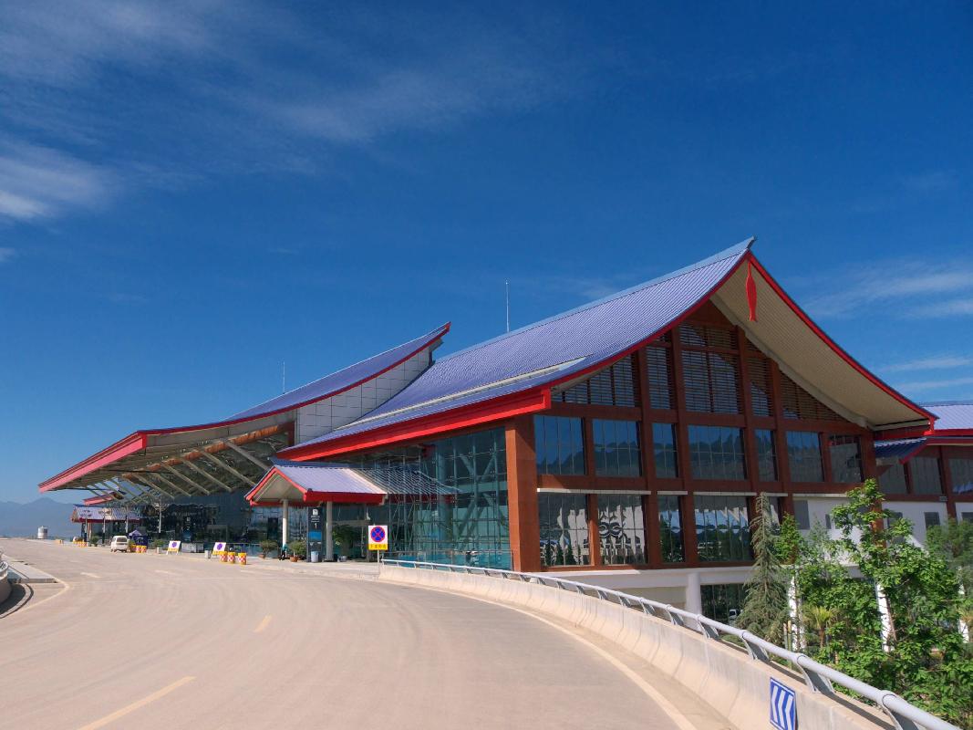 丽江三义国际机场2021年部分经营性资源租赁经营权有偿转让项目