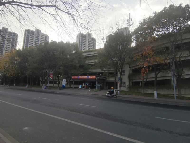 龙控集团停车楼招租公告