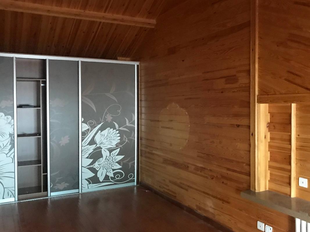 根河市农村信用合作联社持有的鄂温克新城区公安小区8号楼202号房产转让项目