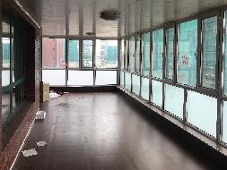 根河市农村信用合作联社持有的鄂温克新城区公安小区8号楼202号房产转让项目