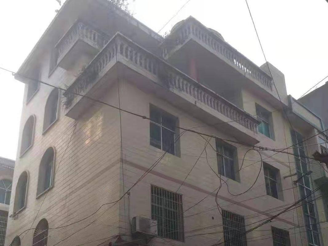 贵州省兴仁市东湖街道办事处桃园小区综合市场一处房产公开转让交易公告