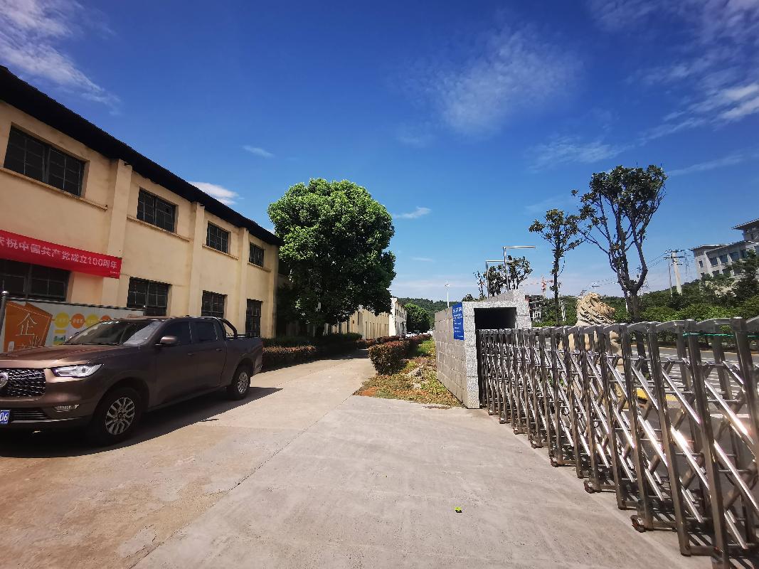 郴州市苏仙区梯子岭郴县路旁的13栋工业用房及相应土地使用权整体出租
