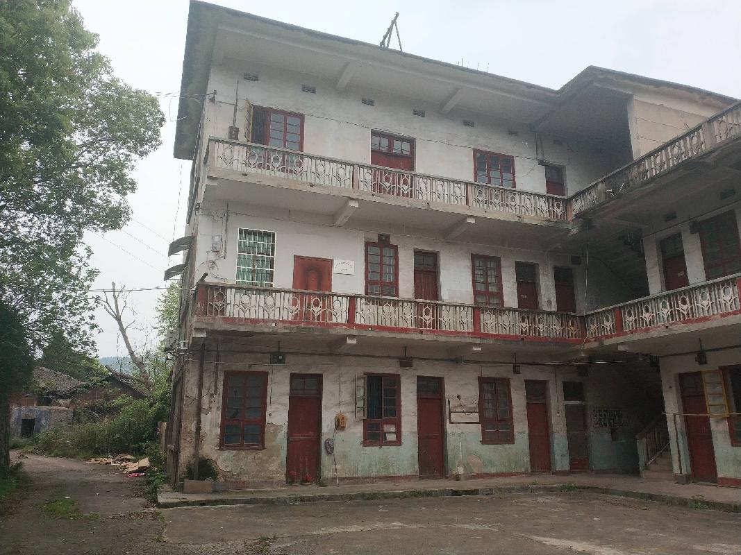 宜章县白石渡镇贮木场房地产整体出租