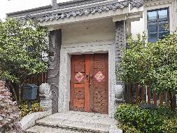 南京市栖霞区环陵路99号10幢102室（含2个车位，车位号：104、107）房产转让公告