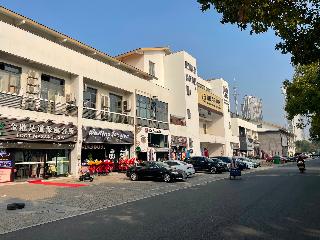 长兴集团淹城商业街转让公告