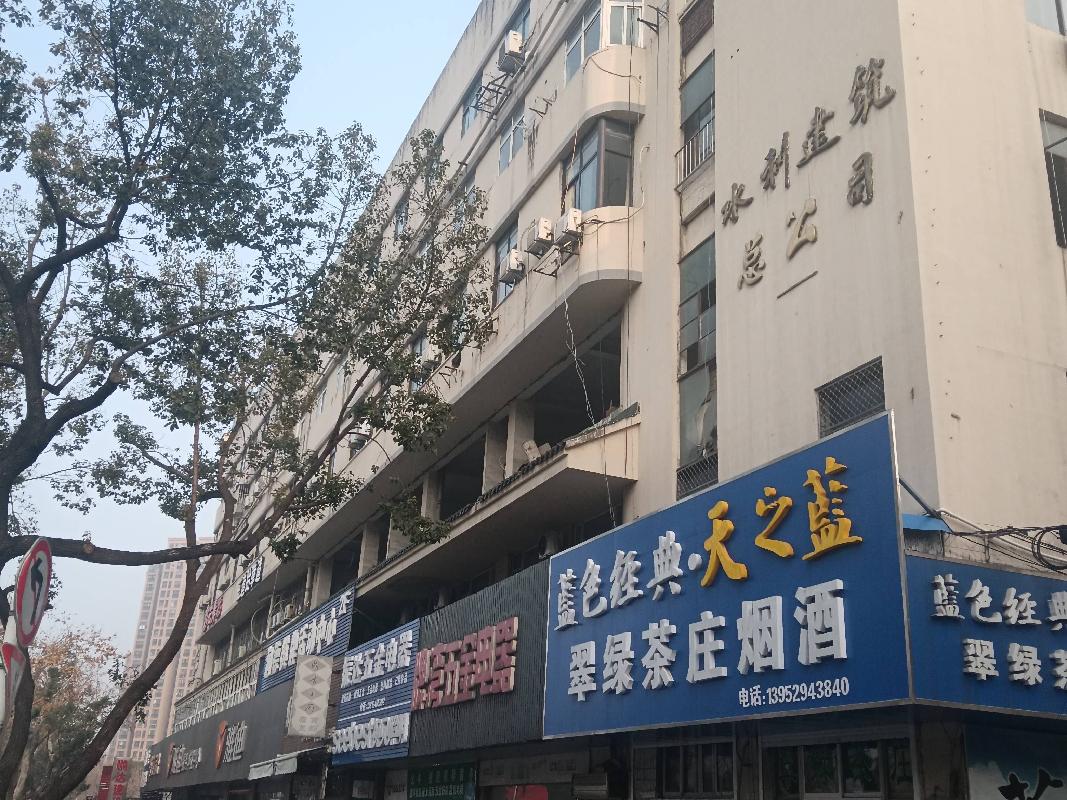 镇江市润州区中山西路206号京贸大厦三楼东部分房屋公开招租