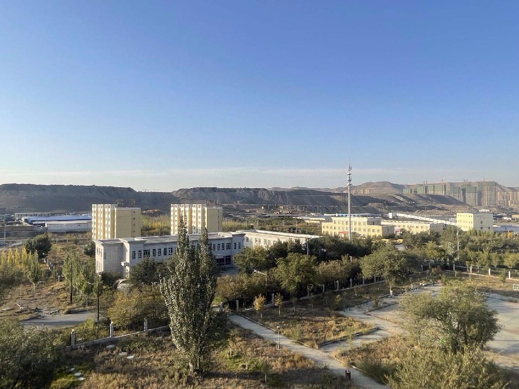 乌鲁木齐市永盛昶平煤炭有限公司租赁位于乌鲁木齐市西郊西山清泉村104团煤矿矿区部分房屋建筑物
