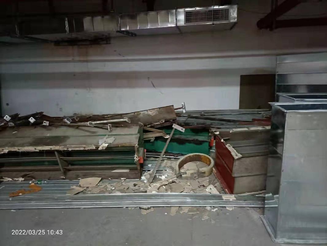 郴州市人民西路8号新成广场地下车库5扇废旧防火卷闸门转让