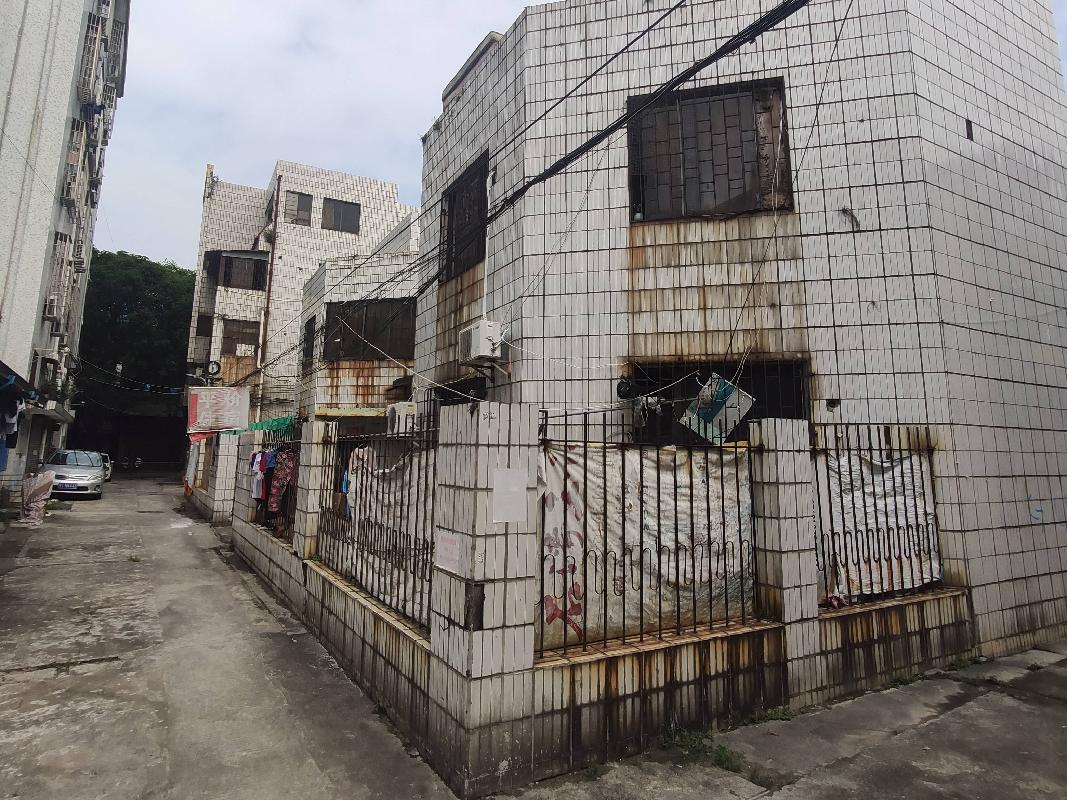 新疆天山制药工业有限公司转让所属中山市石岐区湖滨中路东大街25号和27号房产