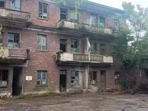 位于郴州市栖凤渡镇瓦灶村原市燃料贸易总公司的房地产出租