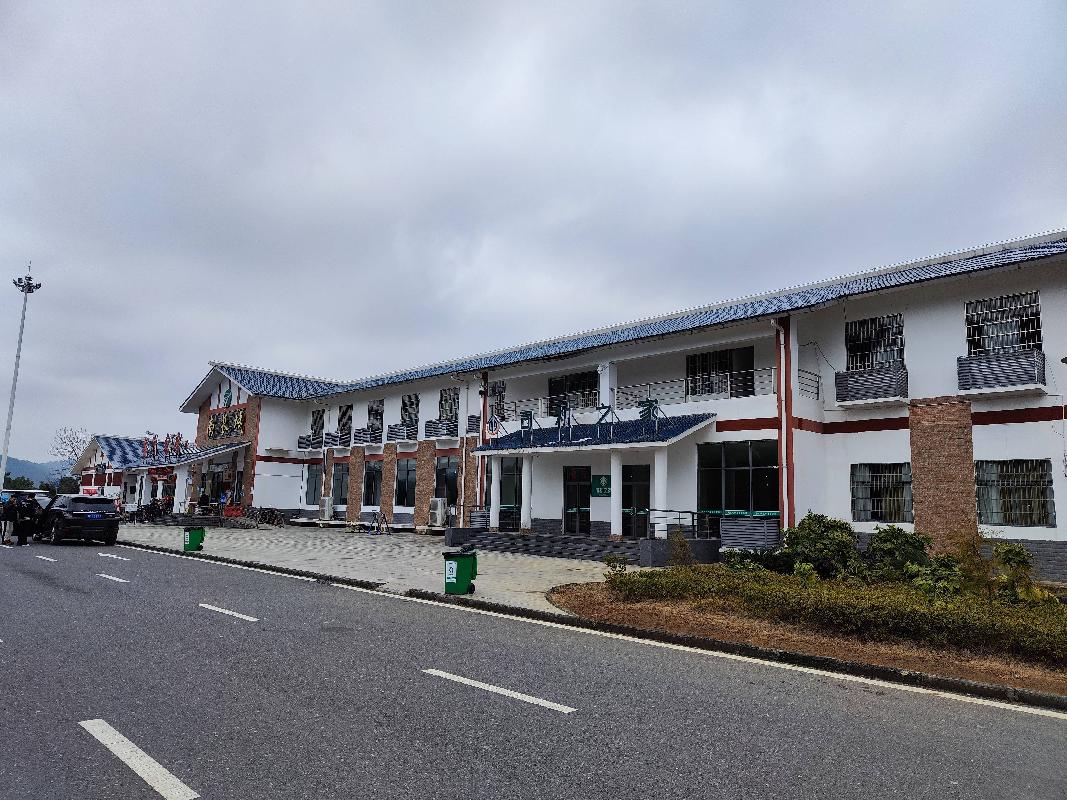 南长城、保靖2对服务区综合餐饮项目（含中西餐、粉面、小吃）