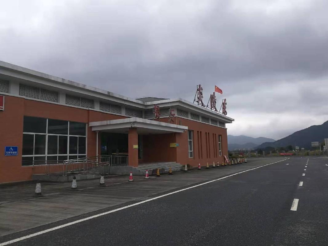 G72（泉南高速）云阳山、G1517（莆炎高速）炎陵东，湖南高速广通实业 2对服务区综合餐饮项目
