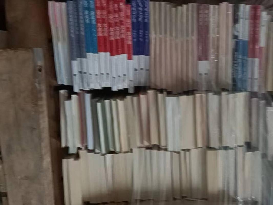 江苏凤凰文艺出版社呆滞出版物一批
