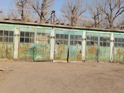 包钢西创建设公司包头市昆区南排道与友谊大街交叉口路南包钢选矿磁块厂北侧隔壁修理间（2）招租（年租金底价：15000元，租期：1年）二次公告