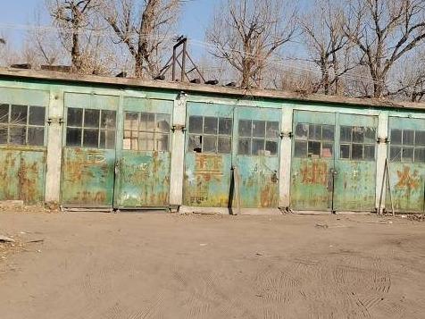 包钢西创建设公司包头市昆区南排道与友谊大街交叉口路南包钢选矿磁块厂北侧隔壁修理间（2）招租（年租金底价：15000元，租期：1年）二次公告