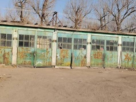 包钢西创建设公司包头市昆区南排道与友谊大街交叉口路南包钢选矿磁块厂北侧隔壁修理间（2）招租（年租金底价：15000元，租期：1年）二次公告