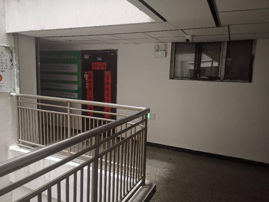 鄂尔多斯市东胜区郝家圪卜路24号白领公寓小区6号楼1单元1007室公开招租