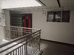 鄂尔多斯市东胜区郝家圪卜路24号白领公寓小区6号楼1单元1007室公开招租