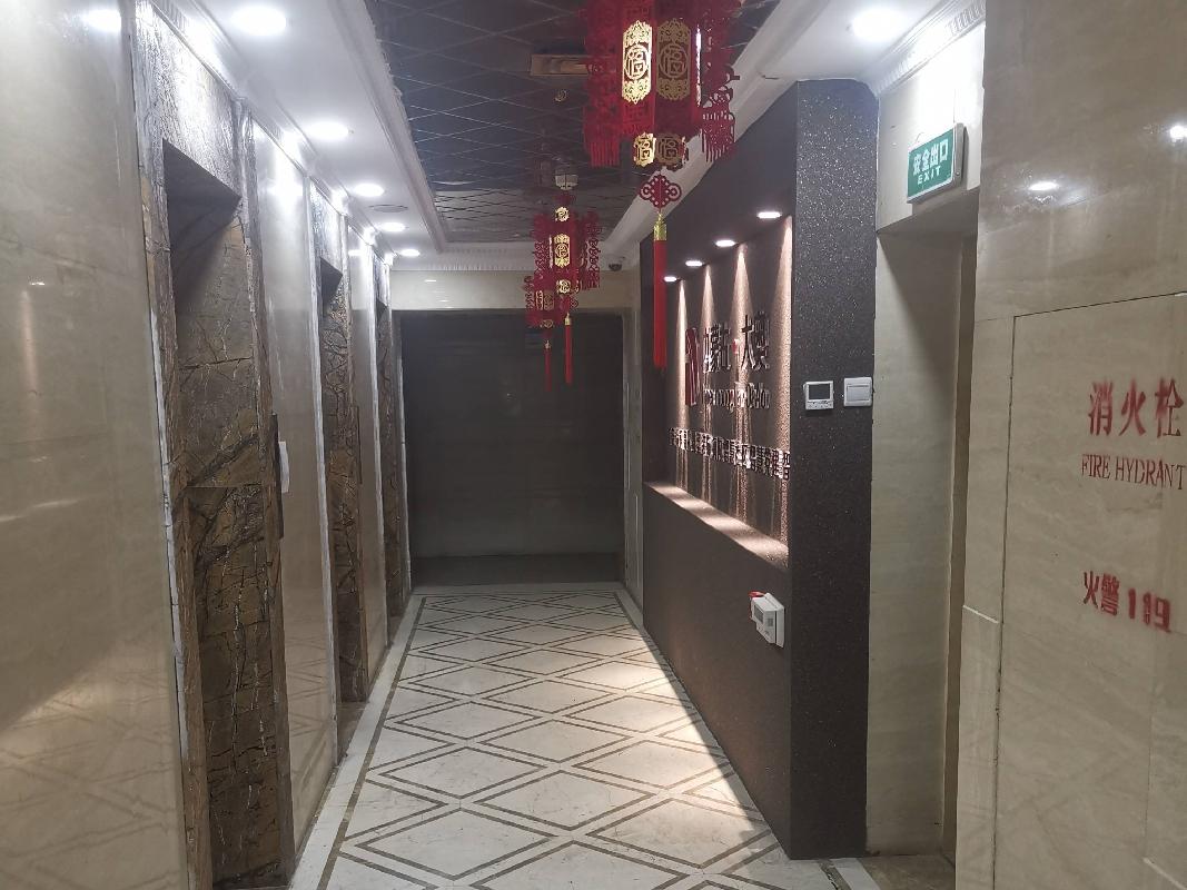 鄂尔多斯市东胜区校园路2号街坊凤凰新城6号楼18层1808室