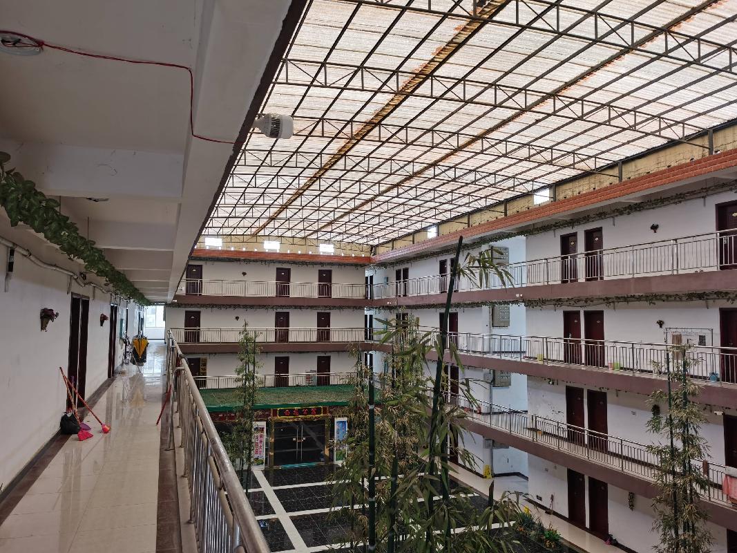 广西桂林市雁山区雁山镇漓江学院大门侧对面西龙公寓共52套房屋使用权转让公告