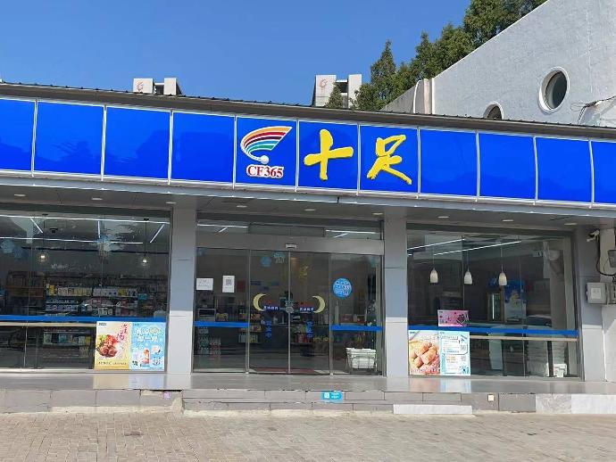 教育园区一号楼主楼连接处招租公告