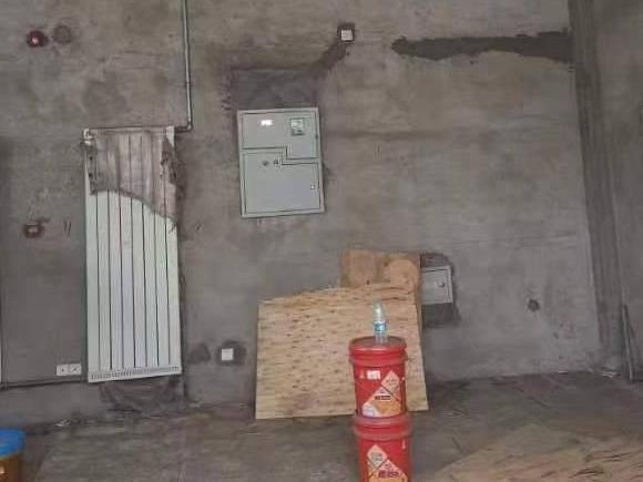 鄂尔多斯市东胜区苏勒德大街南汽贸路西天骏重卡工程机械配件城10号楼一拖二101号商业房产转让