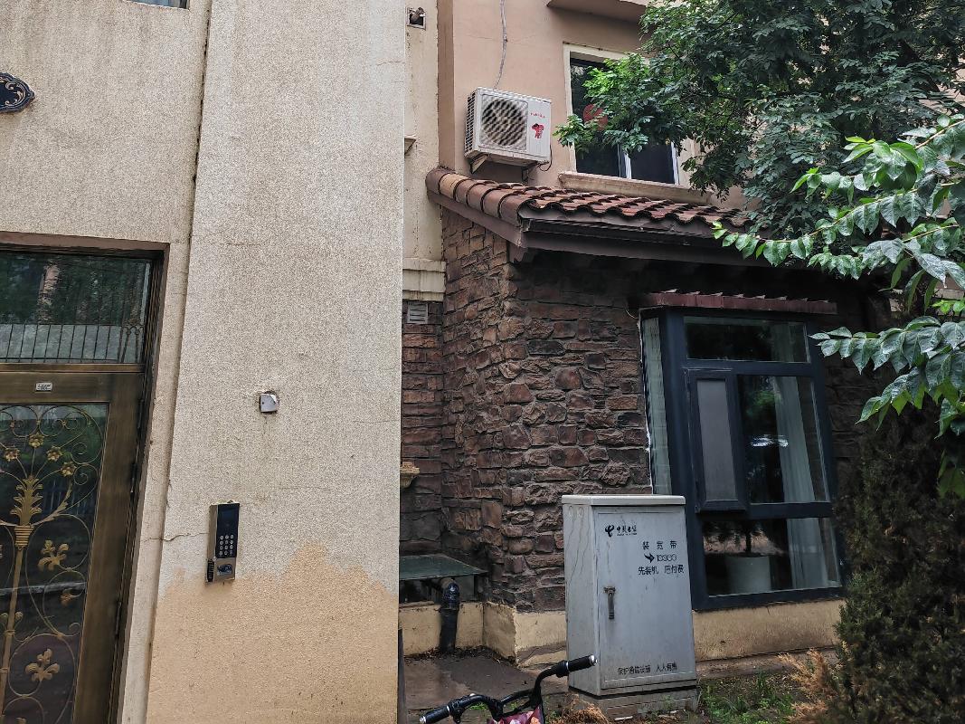 内蒙古银行股份有限公司乌海分行持有的乌海市海勃湾区君正街北四街坊君正花园小区B-54号楼1单元402、502室房产询价项目