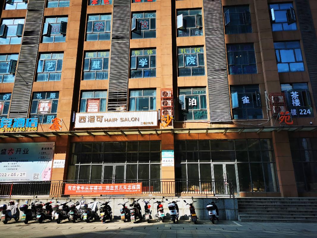郴州市鑫沙苑郴中心一层4个门面出租