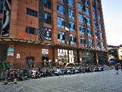 郴州市鑫沙苑郴中心一层4个门面出租