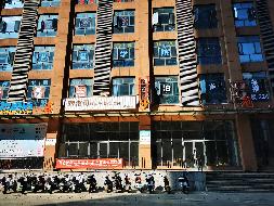 郴州市鑫沙苑郴中心一层4个门面出租