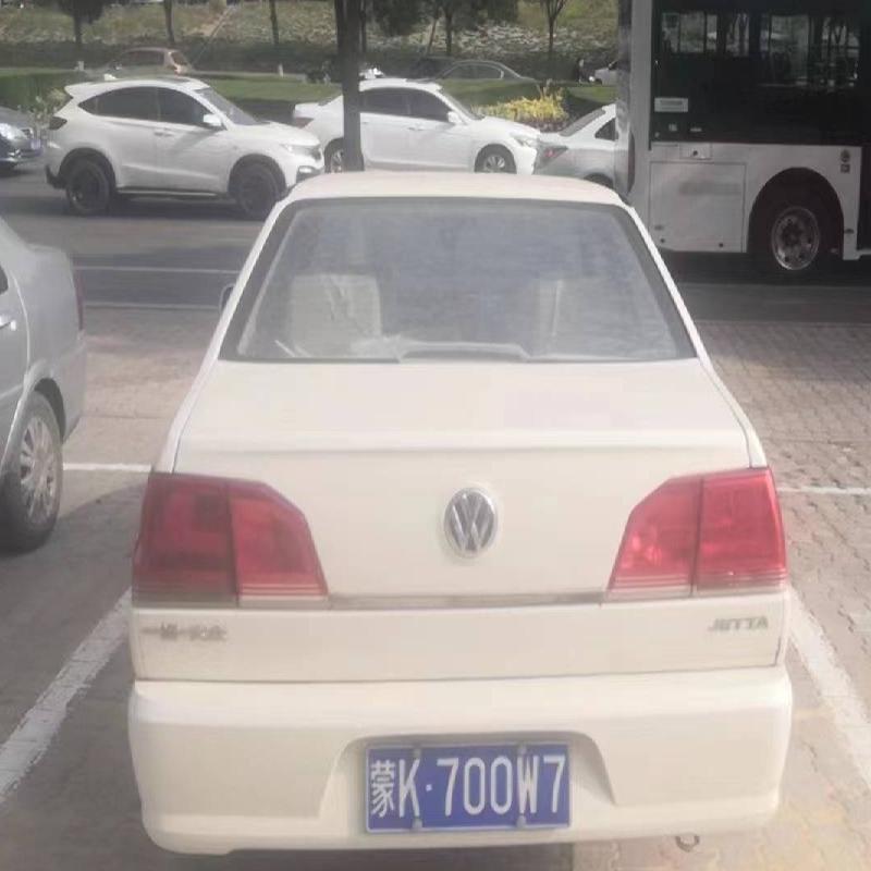 捷达牌轿车