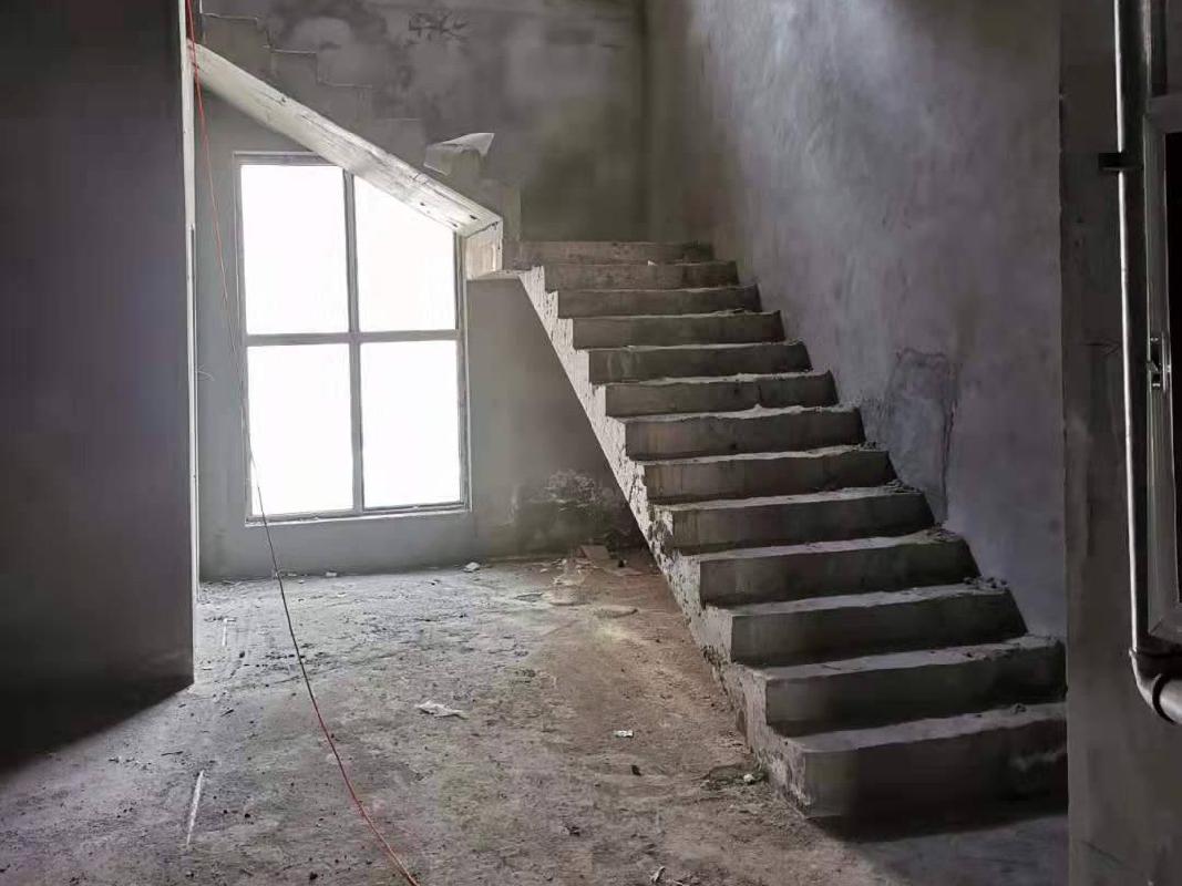 锡林浩特市巴办华新小区9#商住楼1单元1-2层210房产招租（年租金17800元，租期3年）(国资监测编号GR2023NM1000032)